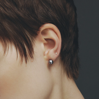 K18 akoya pearl pierce