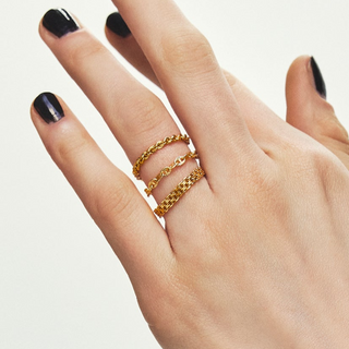 K18 confident S ring