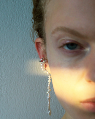 hug earcuff