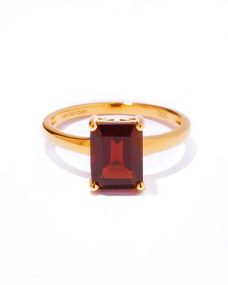 recto garnet ring