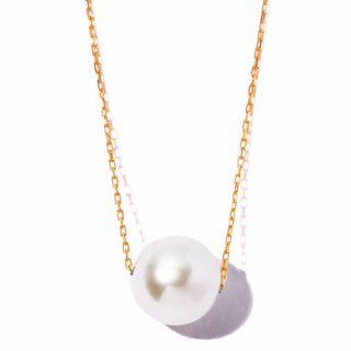 graceful pearl necklace