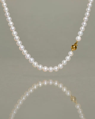 K18 minimalist pearl necklace